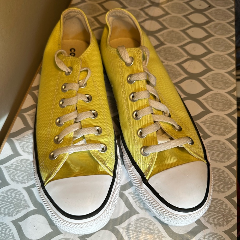 Women’s Chuck Taylor low-tops, bright, light yellow. Size 9 // European size 40